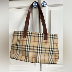 EXCELLENT condition authentic Burberry classic print handbag
